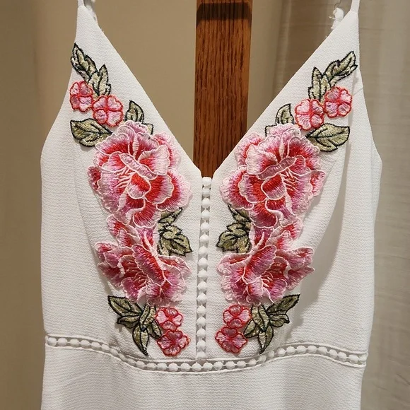 White with floral applications summer or homecoming dress. Size 1/2 - Picture 2 of 16